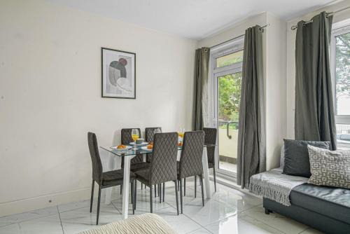 Paddington Apartment | BnBNova - Paddington - 3BR with Balcony