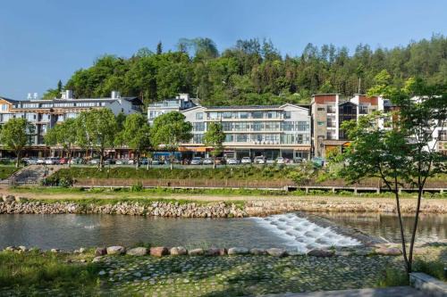 Wulingyuan Hotel | Discover Sochi Smart Resort Zhangjiajie with Pool & Hot Tub