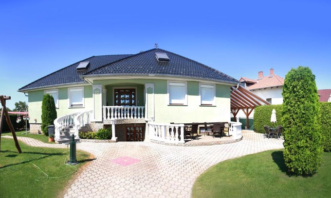 Fertod House | Comfortable Bo-Ni Vendégház: 9/10 Guest Rated Retreat