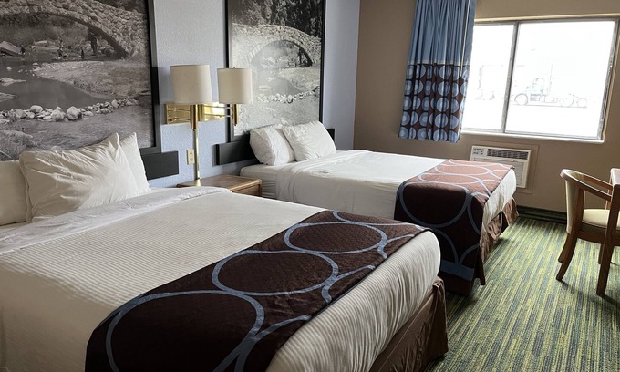 Waterloo Hotel | Inviting Boarders Inn & Suites: Ideal for Families in Waterloo