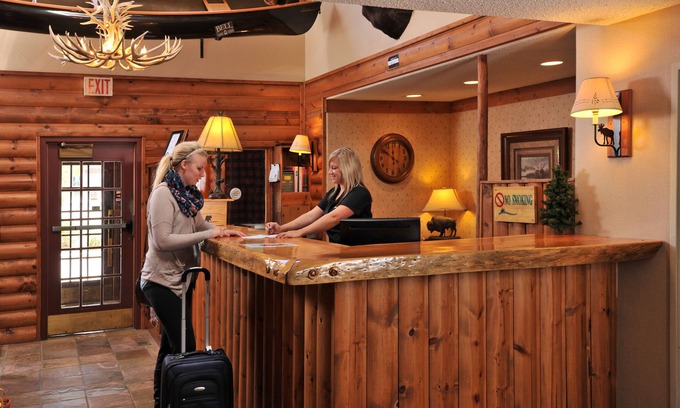 Waukon Hotel | Cozy Boarders Inn & Suites: Family-Friendly Amenities Await