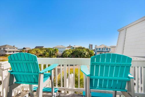 Pensacola Beach House | Relax at Boardwalk B2: Family-Friendly with a Pool