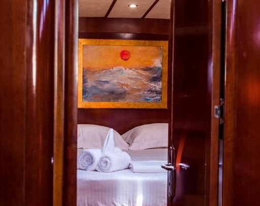 Palaio Faliro Boat Rental | Experience Boat Aiolis on the Scenic Athenian Riviera