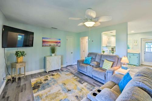 Crescent City House | Family-Friendly Lakeside Cottage with Dock in Crescent City