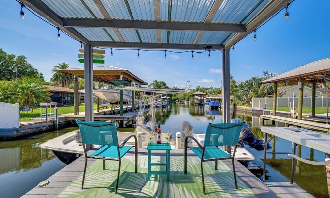 Homosassa House | Vibrant Canalfront Retreat with Kayaks and Pet-Friendly Options