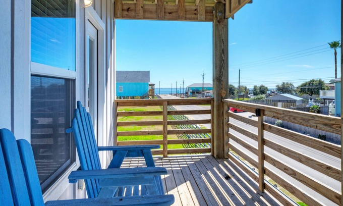 Flour Bluff House | Roseate Spoonbill by AvantStay | Pool & Oceanfront Expanse