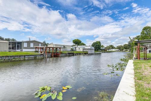 Buckhead Ridge House | Boat, Fish and Unwind Waterfront Okeechobee Oasis!