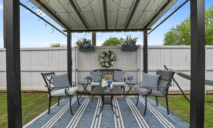 Lake Dallas House | Charming Vacation Rental Steps from Lewisville Lake
