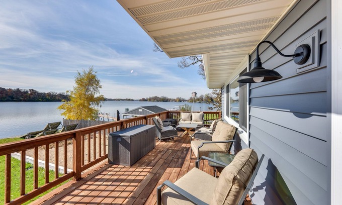 Fox Lake House | Guest Rated 10/10: Lakefront Fox Lake Home with Deck