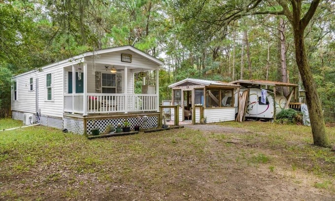 Edisto Island House | Jungle Spot: 9 Minutes to Beach, Pet-Friendly & Family Ready