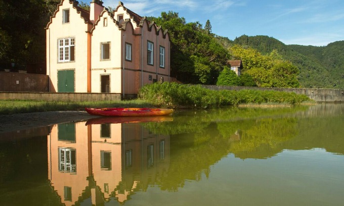Povoacao House | Idyllic Boat House by Furnas Lagoon with Canoes & Pool