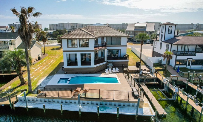 Holiday Isle House | Boater's Beach House: Ocean Access with Private Pool & Spa