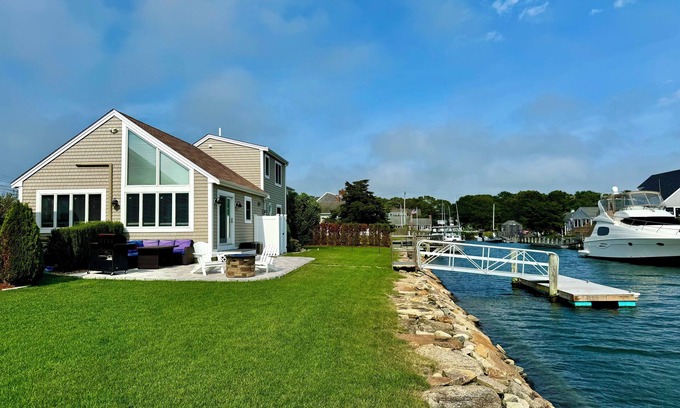 South Yarmouth House | Boater's Paradise: Oceanfront Retreat Near Beautiful Beaches