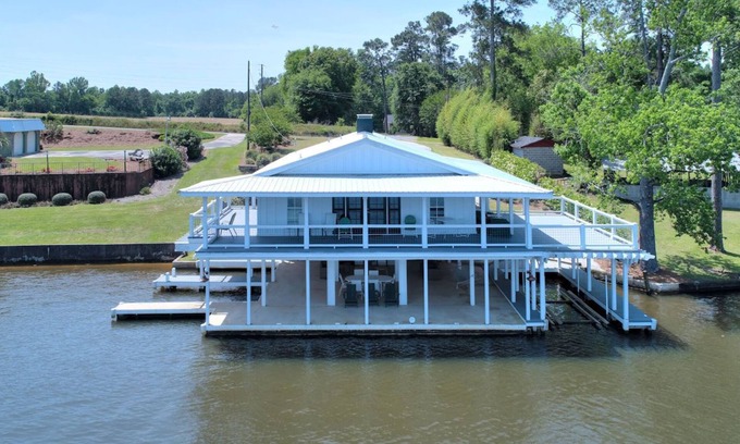 Warwick House | Guest Rated: Boaters Dream Lake House with Ocean & Lake Views