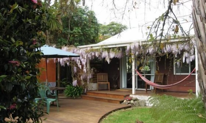 Hatepe House | Family and Pet Friendly Retreat with Pool and Ocean Views