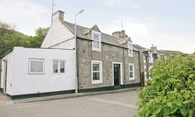 Buckie Cottage | Pet-Friendly 2-Bedroom Retreat with Ocean View in Portessie