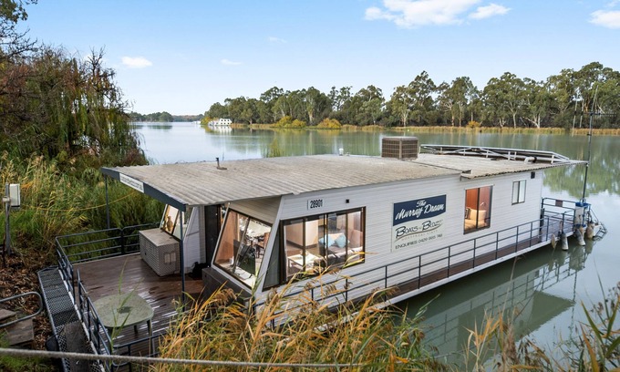 Renmark House | Experience Boats and Bedzzz: The Murray Dream Houseboat Stay