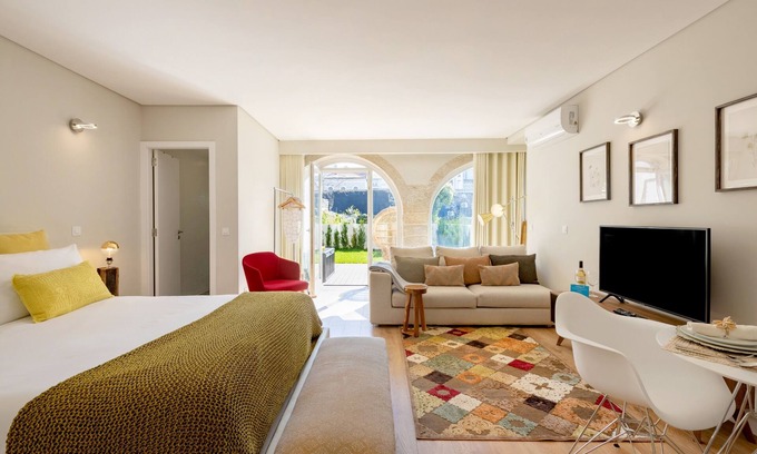 Uniao de Freguesias do Centro Apartment | Guest Rated 10/10: Boavista Garden Studio with Spa & Kitchen