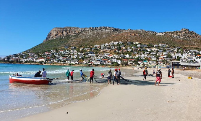Fish Hoek Apartment | Budget-Friendly Bob-Bob's Cottage with Pool & 9.6 Rating