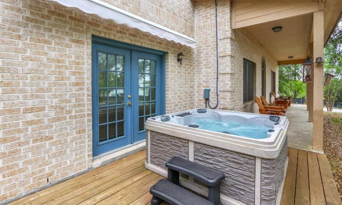 Canyon Lake House | Discover Bob's Lake Getaway: Pet-Friendly 4-Star Retreat