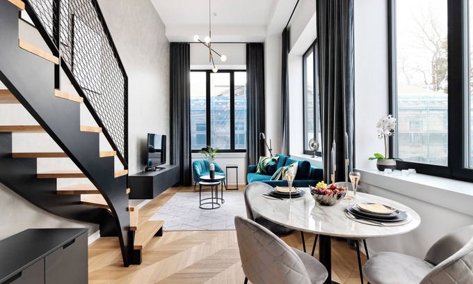 Old Town Apartment | Discover Bob W Duo Lofts: 4-Star Family-Friendly Retreat