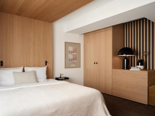 Schwabing-Ost Hotel | Discover HOtello Schwabing: Pet-Friendly 4-Star Retreat