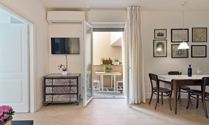 Oltrarno House | Boboli Corner: Highly Rated Stay with Spa & Private Parking