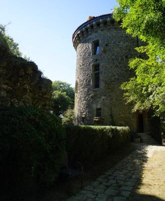 Moutiers-Sous-Chantemerle Bed & Breakfast | Oceanfront Bocage Belle Histoire: Guest Rated 9.6/10