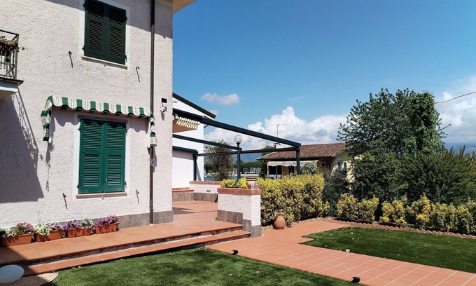 Bocca di Magra Apartment | Charming Bocca di Magra House with Expansive Terrace