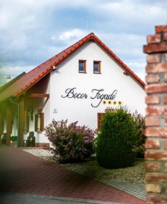 Kisharsany Bed & Breakfast | Relax at Bocor Fogadó: 4-Star Oceanfront Retreat