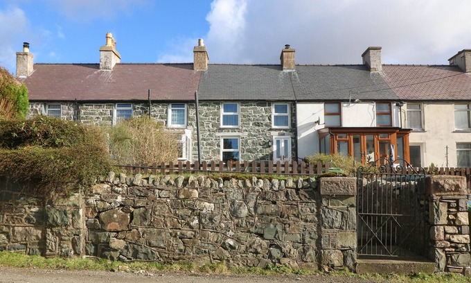 Caernarfon Cottage | Family-Friendly BOD FEURIG Holiday Cottage in Penygroes