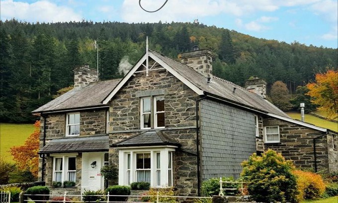 Gwynedd- Snowdonia Bed & Breakfast | Discover Bod Gwynedd Bed and Breakfast: 4-Star Getaway