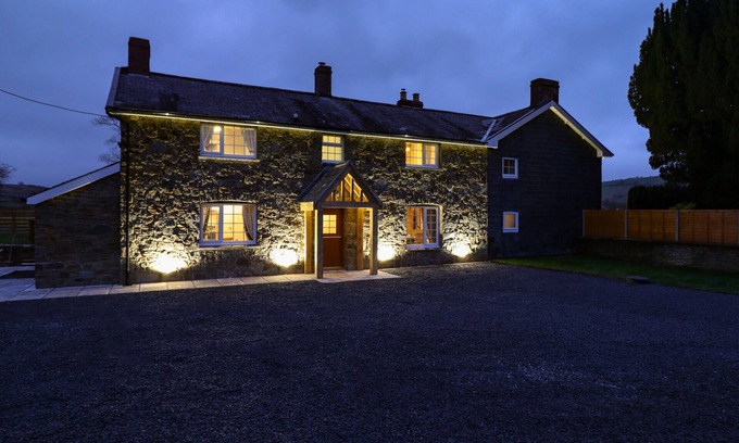 Trefeglwys Cottage | Pet-Friendly Bodaioch Cottage with Hot Tub in Caersws