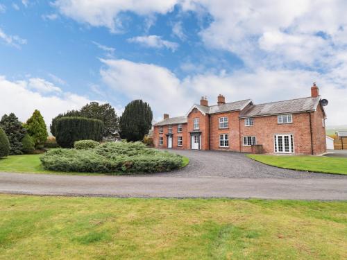 Trefeglwys House | Discover Bodaioch Hall: Family-Friendly Getaway Awaits