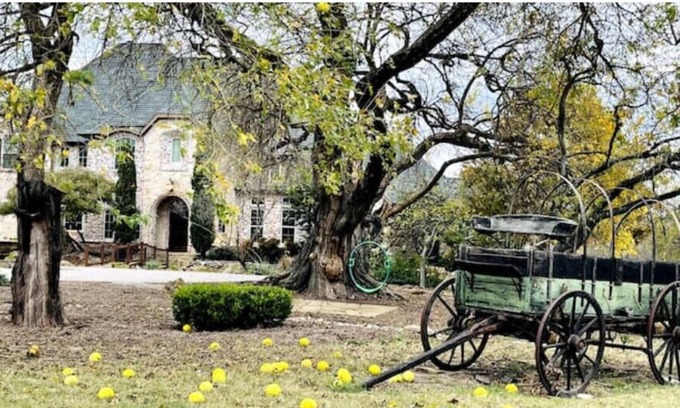 Weston House | Bodarck Acres Farm and Fun