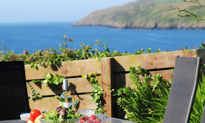 Aberdaron Cottage | Scenic Bodarfor: Oceanfront Stay with Private Garden