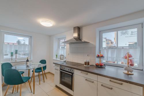 Schnetzenhausen Apartment | Relaxing Bodensee Ferienwohnung Claudia with Breakfast Included