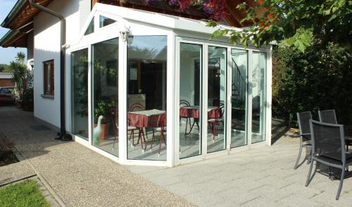 Bermatingen House | Inviting Bodensee Unterkunft: Family-Friendly Getaway Awaits
