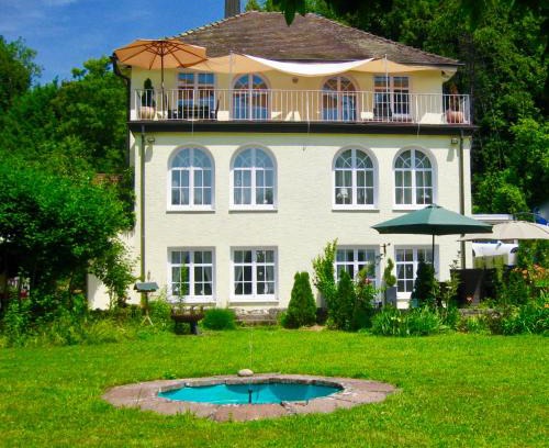 Ueberlingen Apartment | Oceanfront Retreat at Bodenseevilla No.7 - Rated 8.7/10