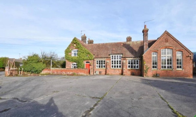 Holt House | Discover Bodham Halls - Family-Friendly Getaway Awaits