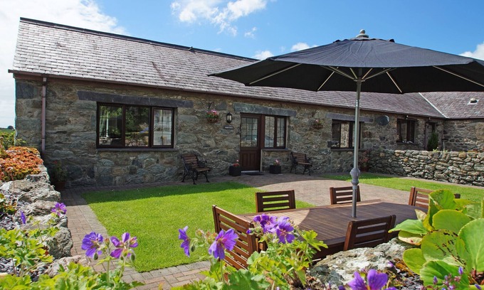 Gaerwen House | Cozy Bodhyfryd Cottage with Kitchen & Pet-Friendly Perks