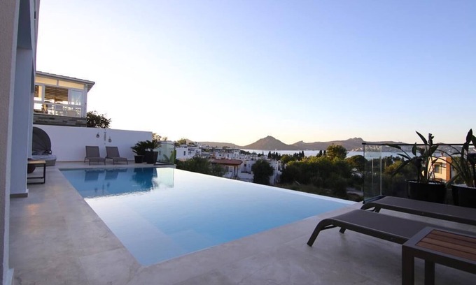 Yalikavak House | Elegant Bodrum Yalıkavak Villa with Private Pool & Breakfast