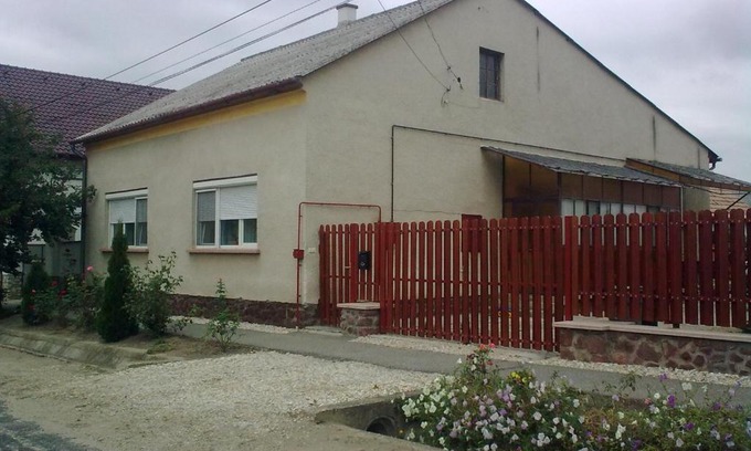 Hegyko Apartment | Highly Rated Bodzavirág Vendégház: Family-Friendly Retreat