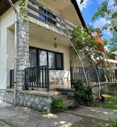 Bogacs House | Hizóczki Vendégház: 10/10 Rated, Pet-Friendly Retreat