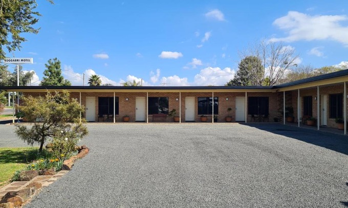 Boggabri Hotel | Cozy Boggabri Motel: Family-Friendly with Kitchen Amenities