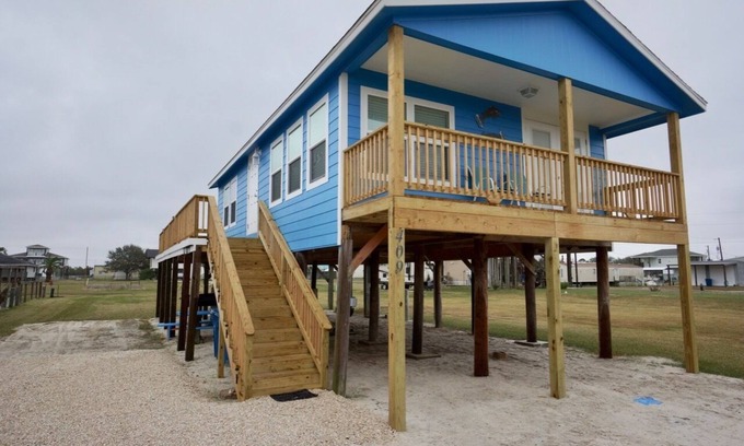 Port O Connor House | Oceanfront Boggy View Hotel: Steps from the Beach in POC