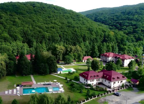 Antalovtsi Hotel | Discover Bogolvar Retreat Resort: Oceanfront Bliss Awaits