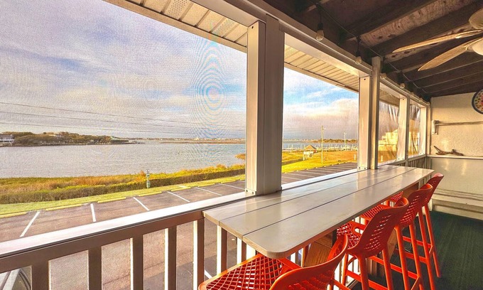 Atlantic Beach Condo | Top-Rated Bogue Shores Studio with Beach Access & Pool