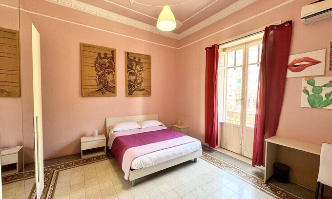 Palermo Bed & Breakfast | Discover Bohème B&B: Relax in the Baudelaire Suite King
