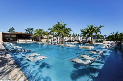 Palmilla Apartment | Relax at Bohari Palmilla: Family-Friendly with Pool & Hot Tub